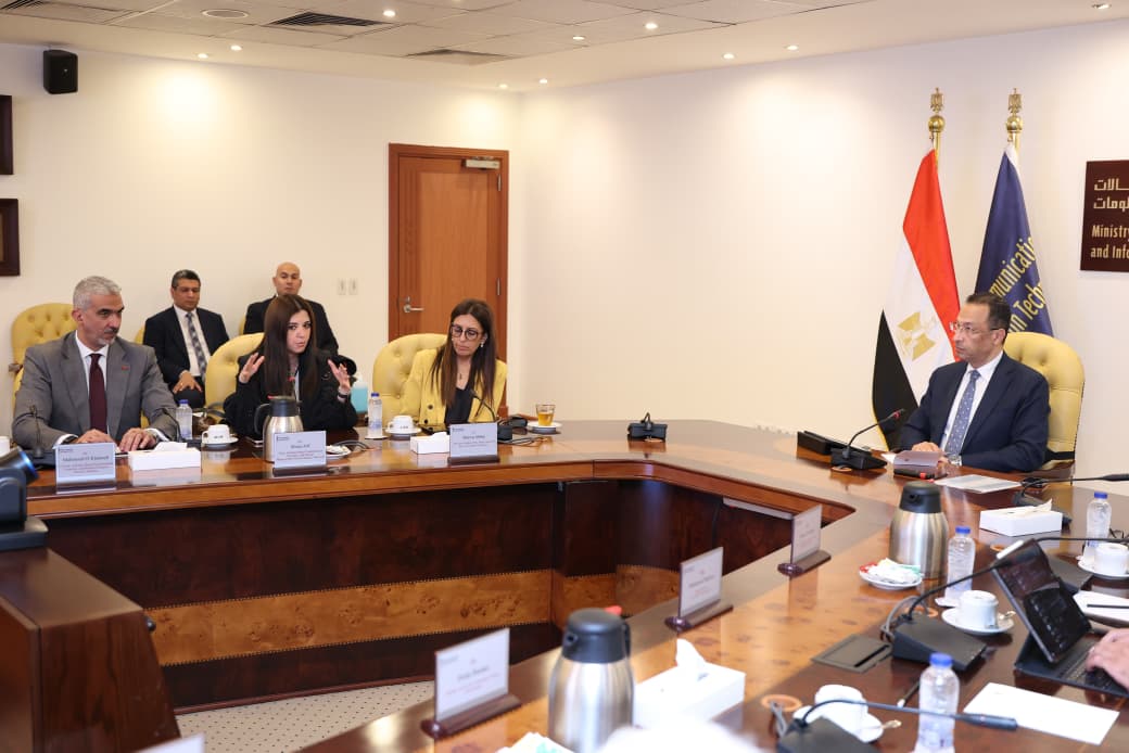 WhatsApp Image 2026-07-21 at 10.54.51 AM جانب من لقاء الوزير بأعضاء لجنة التحول الرقمي بغرفة التجارة الأمريكية